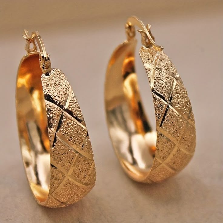 EARRING